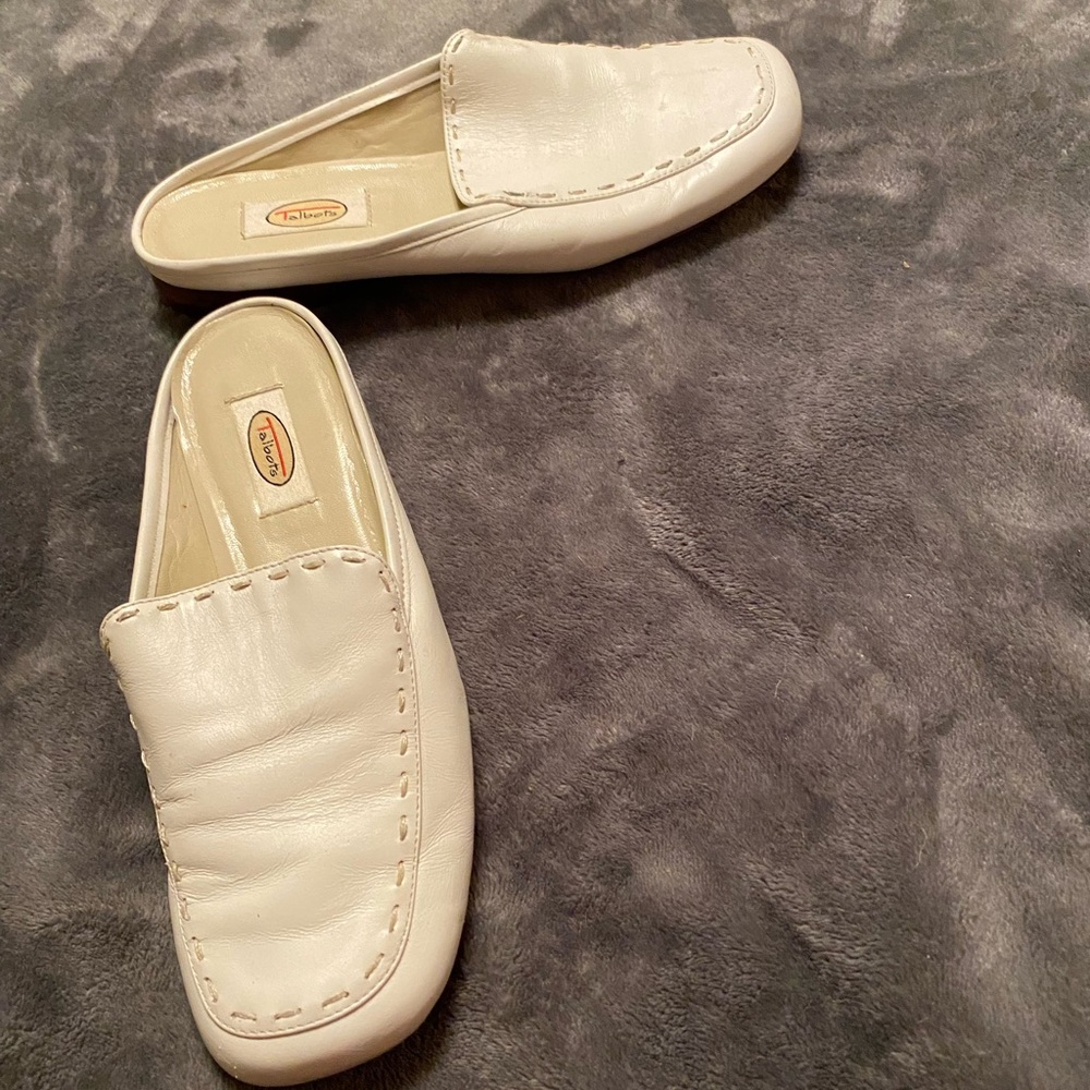 Talbots women’s leather slip on loafers size 7